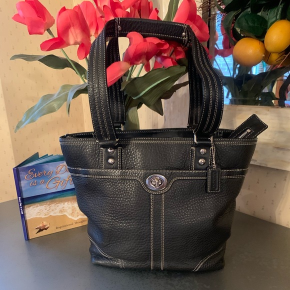 COACH, Handbag BLACK PEBBLE LEATHER, large pocket on front and back. Zip closure - Picture 1 of 8